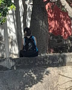 Foto de dealer en canal Tinkunaku, barrio Apolinario Saravia. 